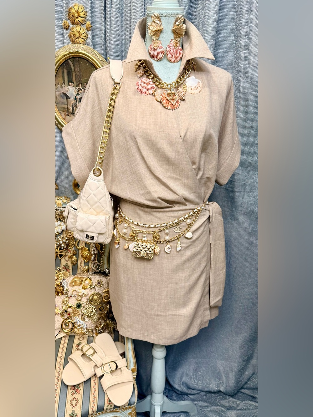 Cote d’Azur Custom Made Gold Charm Shell Belt